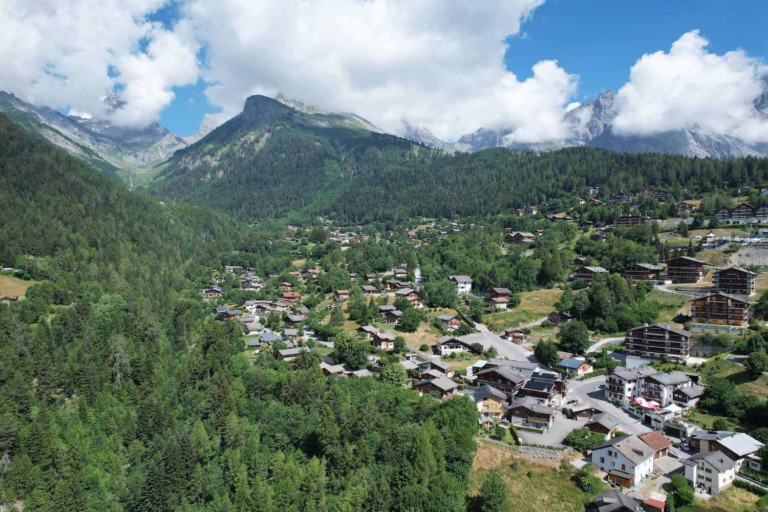 Le Vieux Valais & Aftersky